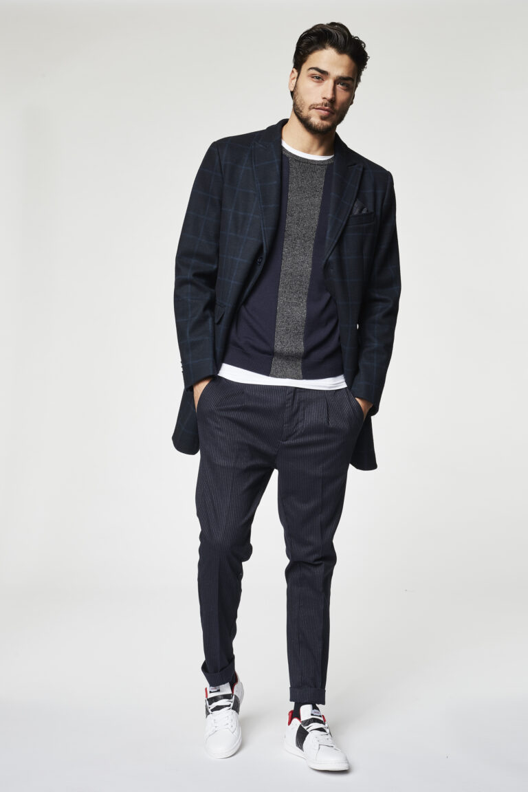 Gaudì Menswear FW20 lookbook: navy unstructured wool blazer over navy sweater with cropped trousers and white sneakers – Leonardo Del Paggio, menswear designer
