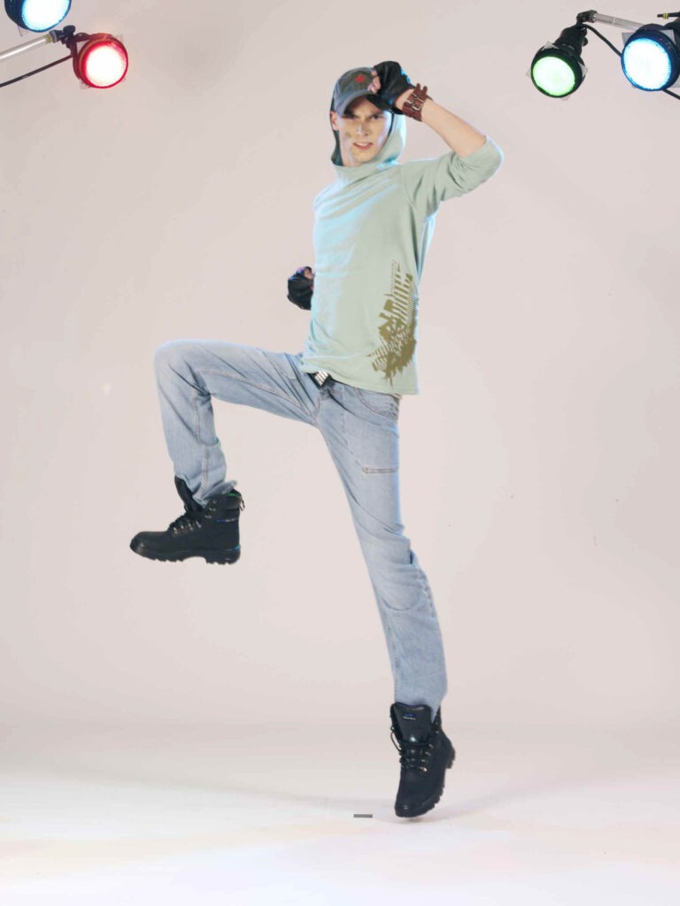 About Blu Men and Women Spring / Summer 2008 lookbook, look 25 of 49 — denim, jersey and casualwear menswear and womenswear designed by Leonardo Del Paggio